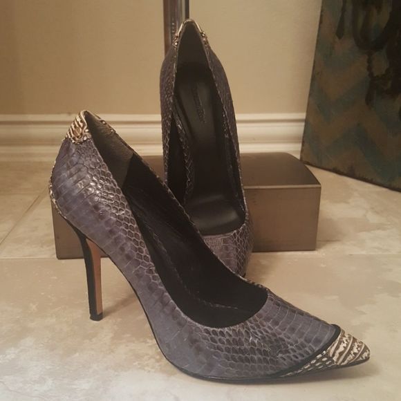SOLD!! RACHEL ROY Snakeskin Heels - Size 5 1/2 - Picture 1 of 4